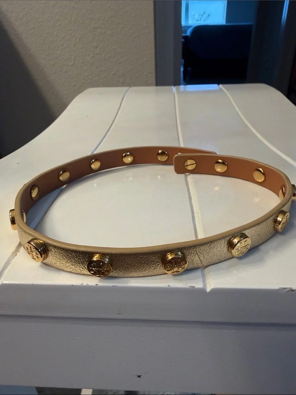 Tory Burch Double Wrap Logo Leather Bracelet in Gold